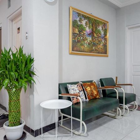 Reddoorz Near Jalan Adi Sucipto Solo Hotel Buitenkant foto