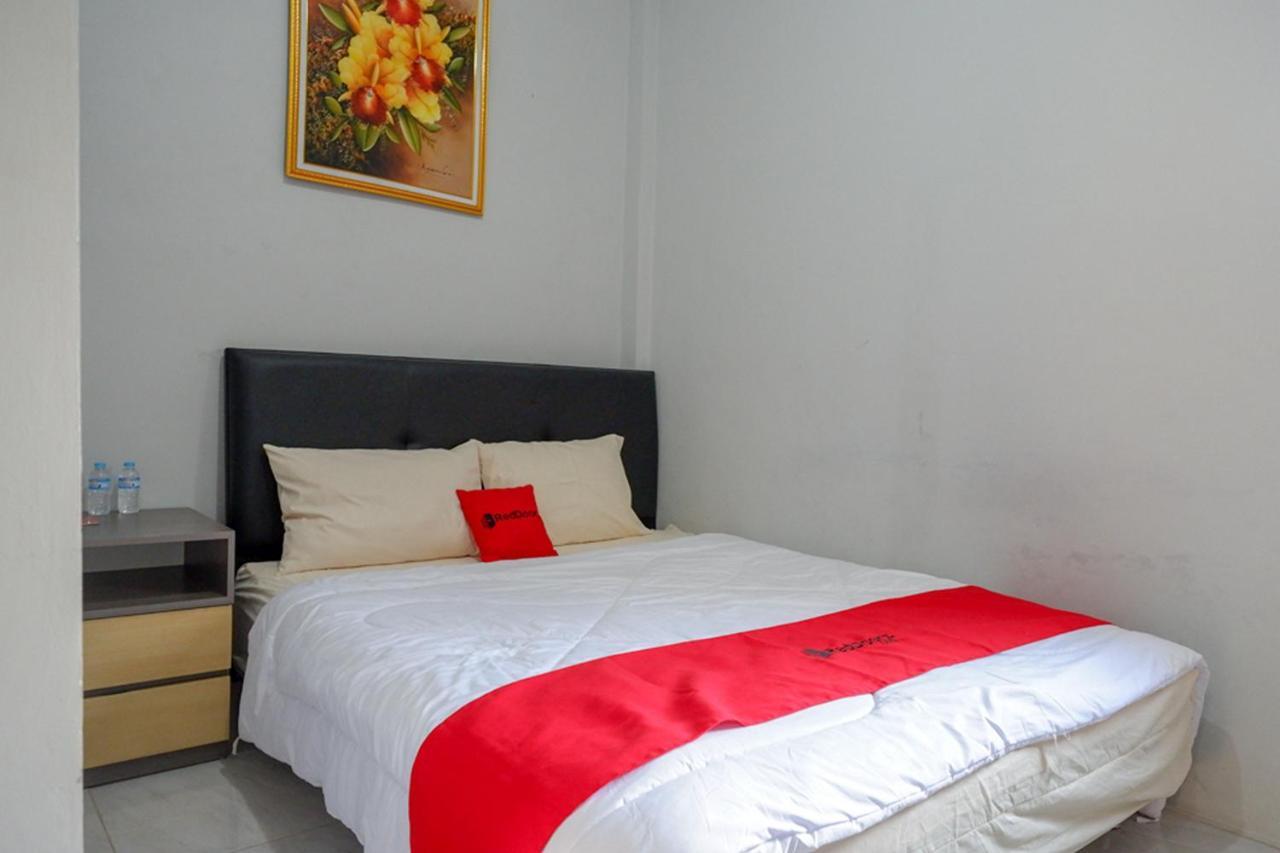 Reddoorz Near Jalan Adi Sucipto Solo Hotel Buitenkant foto