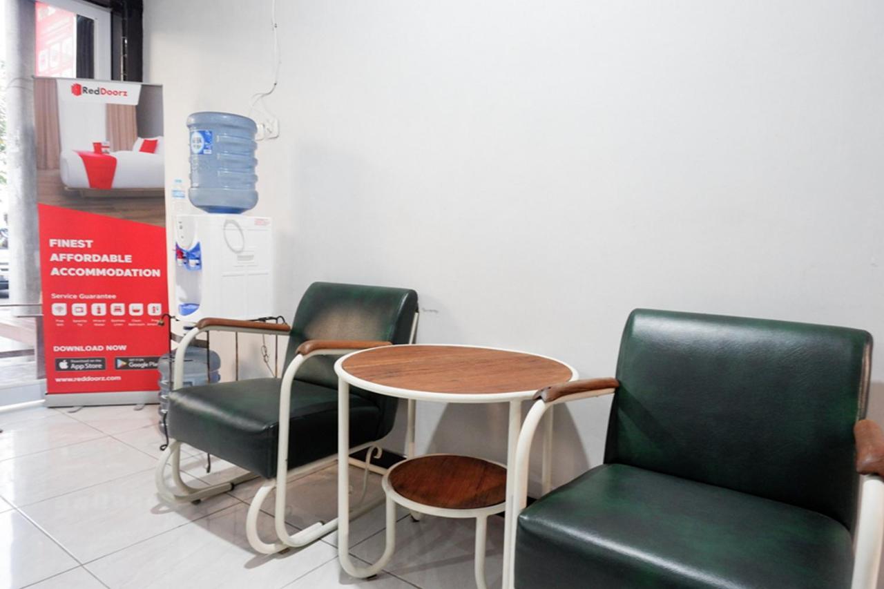 Reddoorz Near Jalan Adi Sucipto Solo Hotel Buitenkant foto