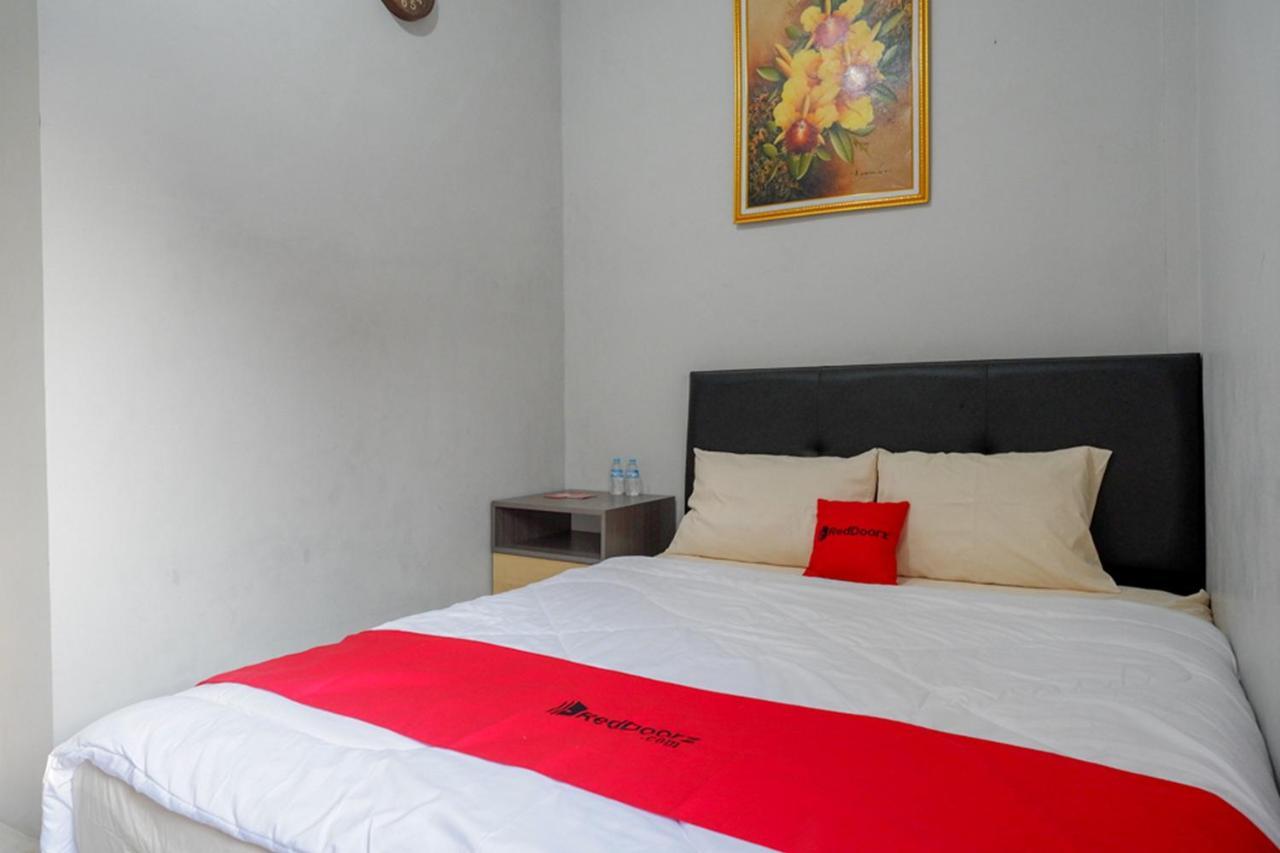 Reddoorz Near Jalan Adi Sucipto Solo Hotel Buitenkant foto