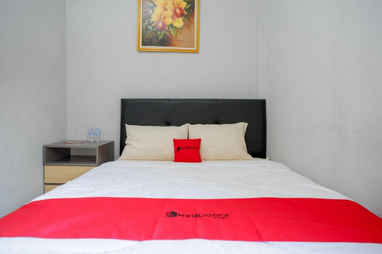 Reddoorz Near Jalan Adi Sucipto Solo Hotel Buitenkant foto