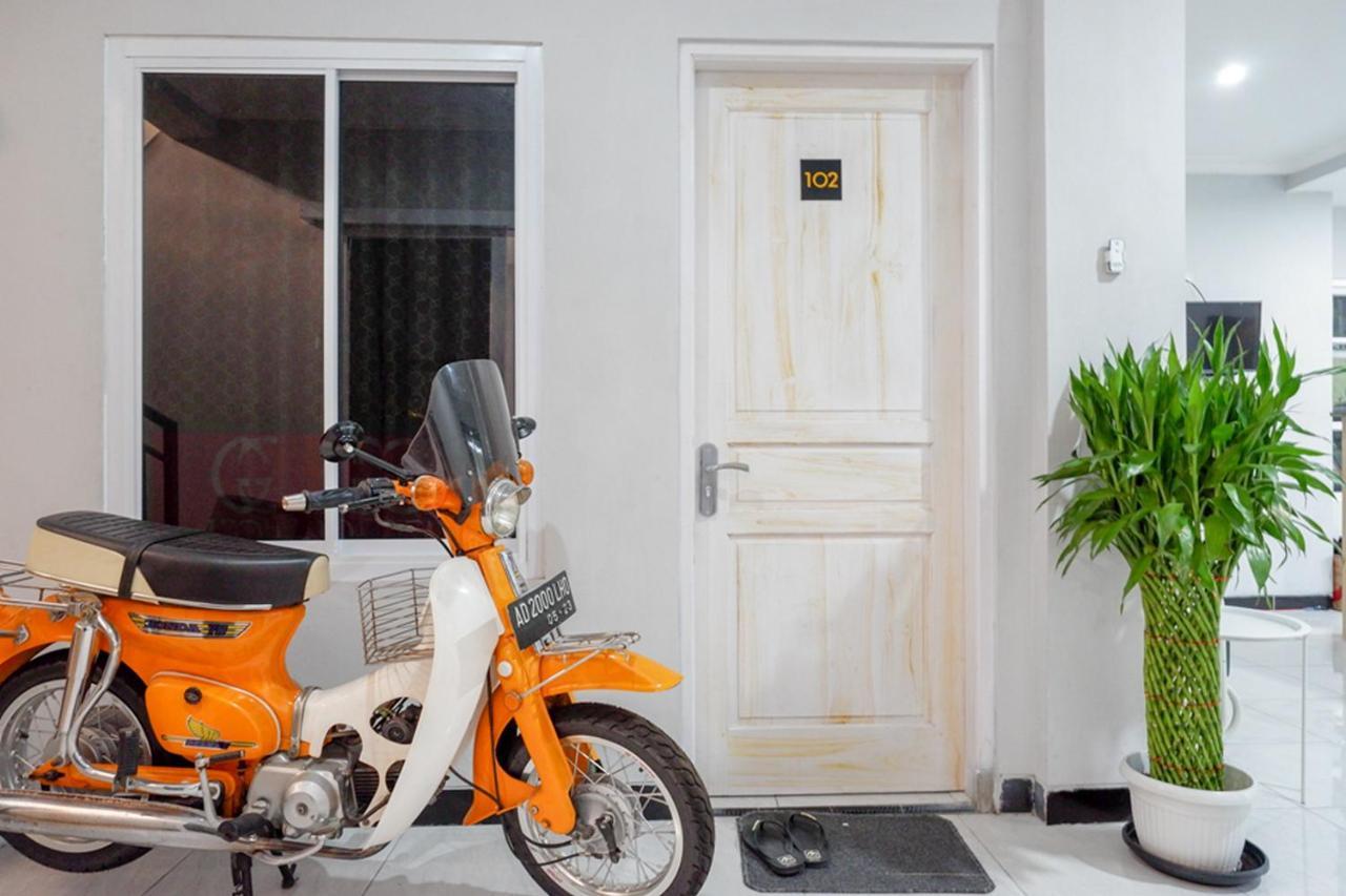 Reddoorz Near Jalan Adi Sucipto Solo Hotel Buitenkant foto