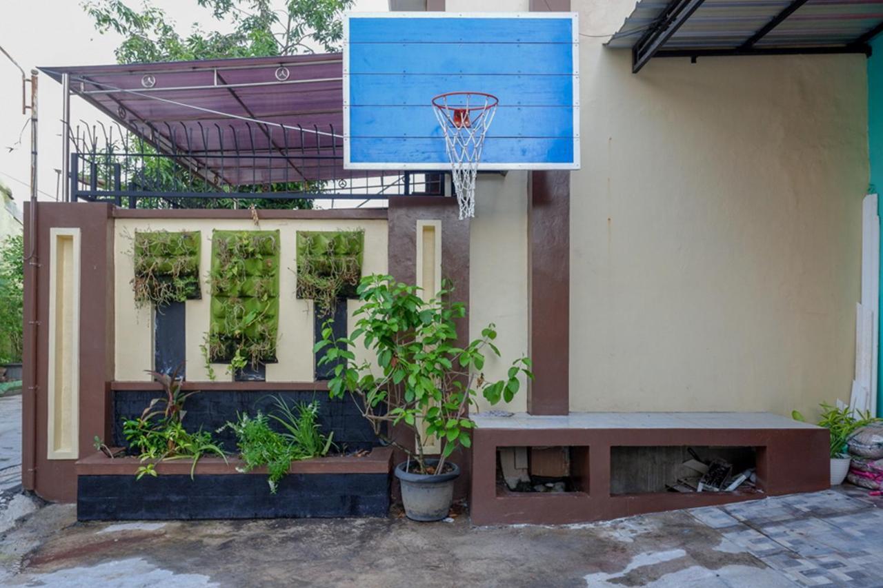 Reddoorz Near Jalan Adi Sucipto Solo Hotel Buitenkant foto